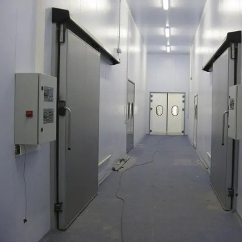 SẢN XUẤT & PHÂN PHỐI CỬA KHO LẠNH 